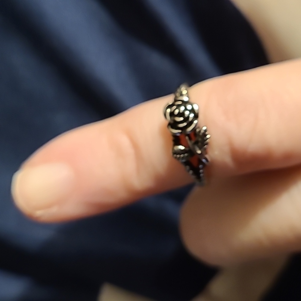 - Fashion Rose Ring